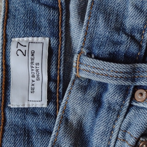 Gap 1969 Distressed Denim Sexy Boyfriend Shorts Size 27 - Picture 3 of 5